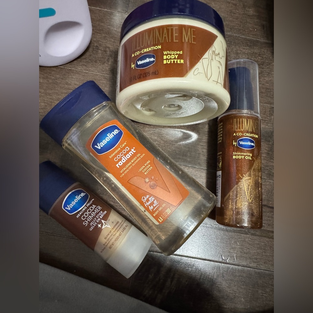 Vaseline Illuminate Me Cocoa Radiant & Cocoa Shimmer Ultimate Skin Glow Bundle